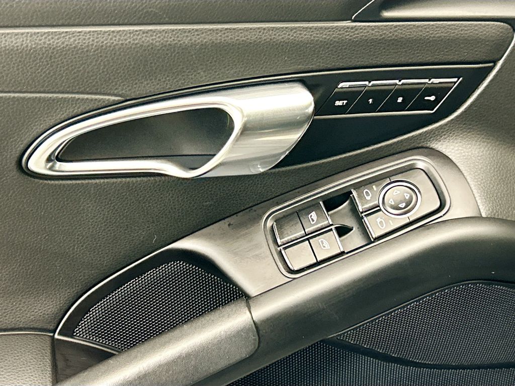 Thumbnail: 2017 Porsche 718 Cayman - 19