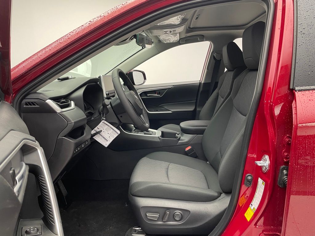2025 Toyota RAV4 XLE 12