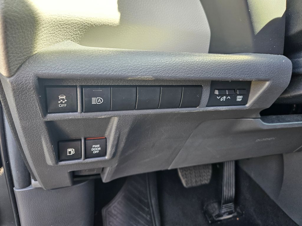 Thumbnail: 2024 Toyota Sienna - 19