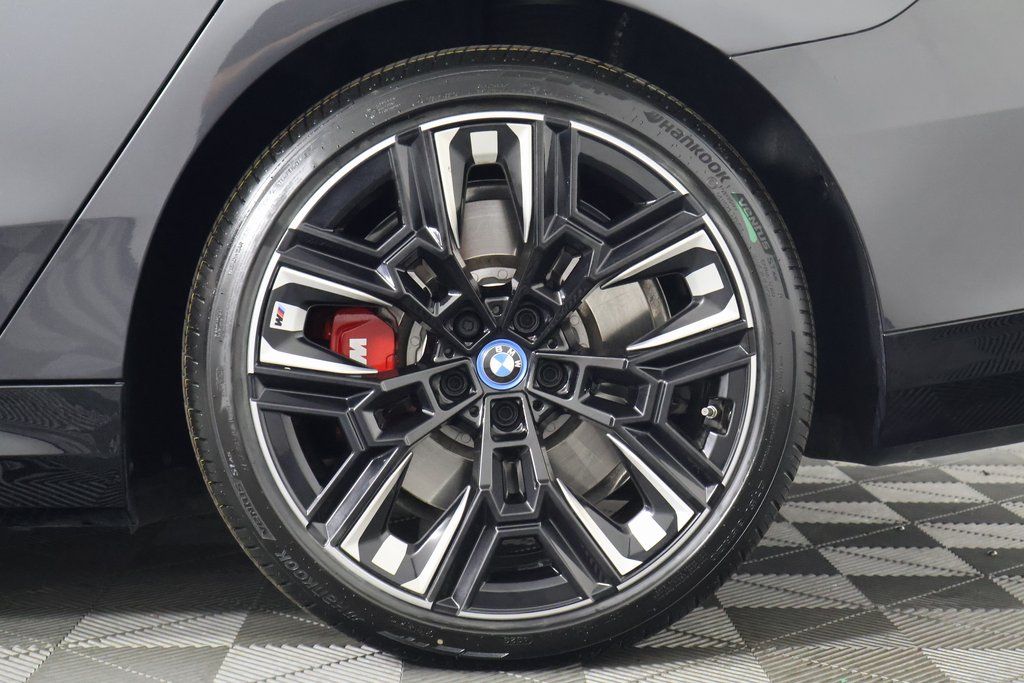 Thumbnail: 2024 BMW i5 - 16