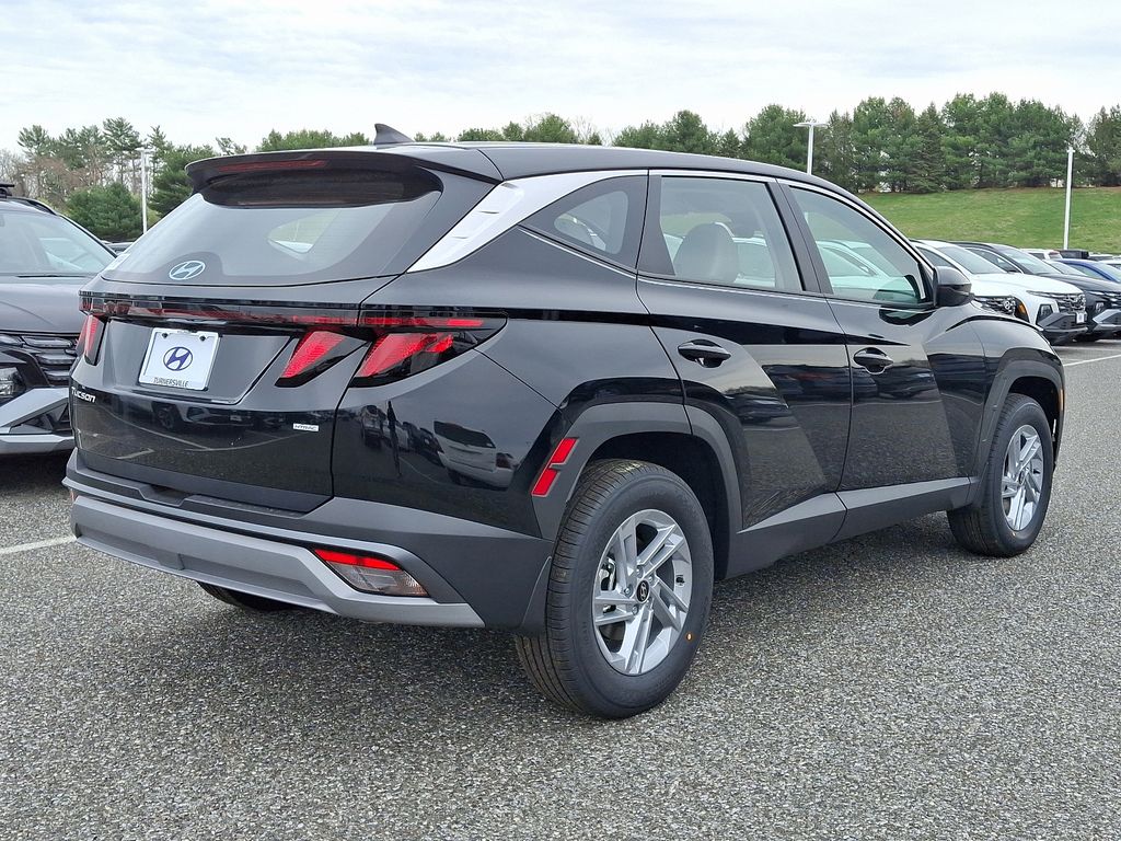 2025 Hyundai Tucson SE 3
