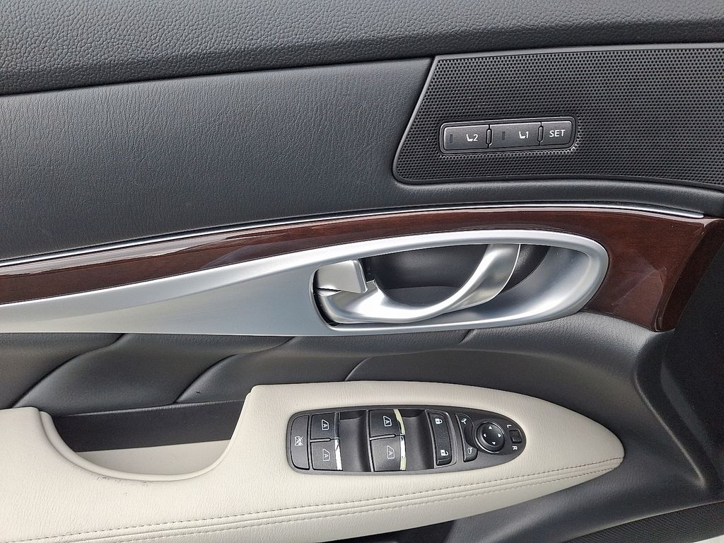 Thumbnail: 2015 INFINITI Q70 - 12