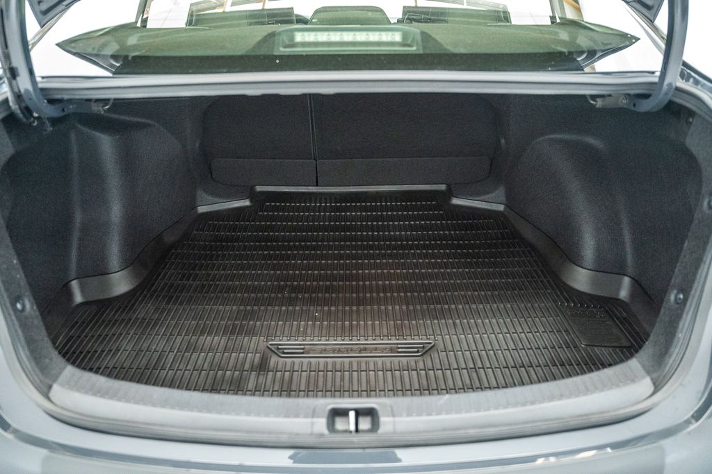 ToyotaCorolla Hybrid11