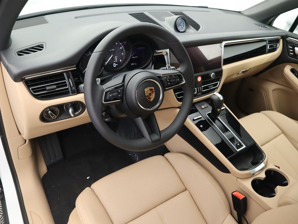 Thumbnail: 2025 Porsche Macan - 4