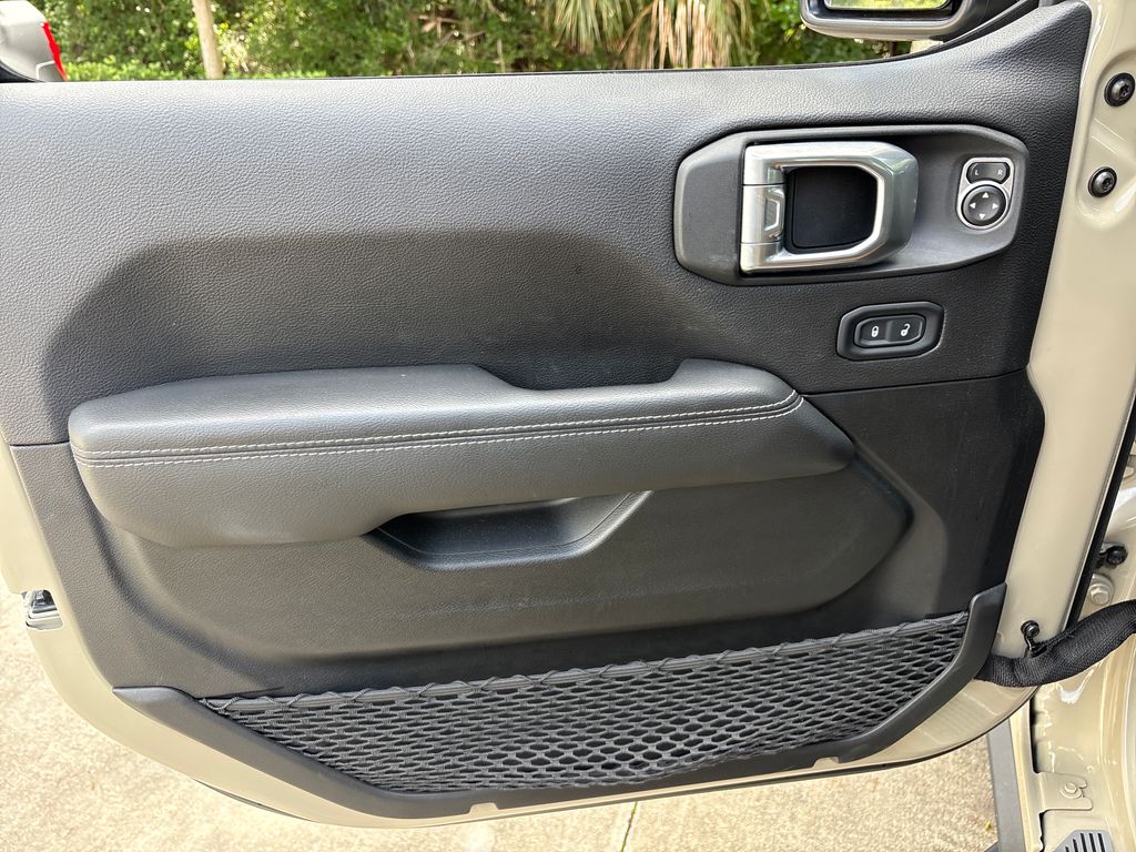 Used 2022 Beige Jeep Rubicon image 16