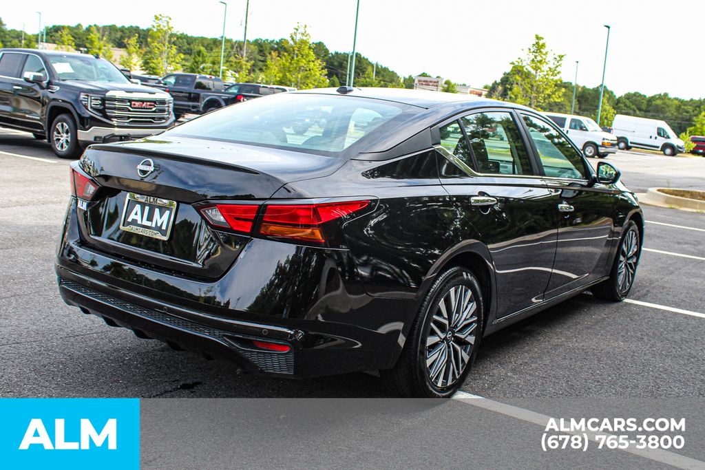 Used 2025 Black Nissan 2.5 SV image 5