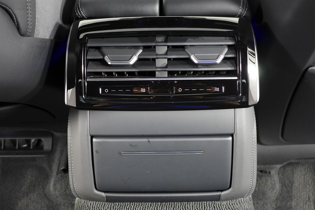 Thumbnail: 2022 Audi S8 - 24