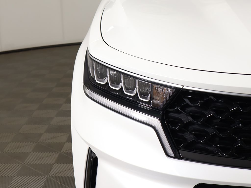 Used 2022 White Kia EX image 15