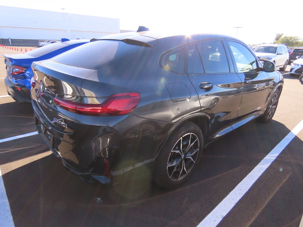 Thumbnail: 2023 BMW X4 - 3
