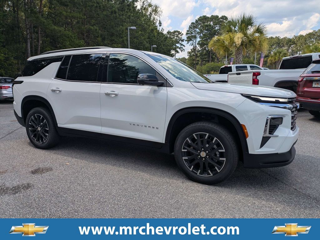 Summit White 2026 Chevrolet Traverse SUV / Crossover Front-Wheel Drive 8-Speed Automatic