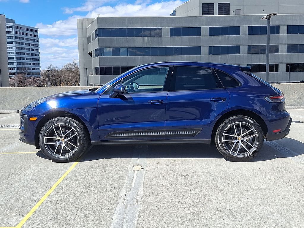 Thumbnail: 2025 Porsche Macan - 2