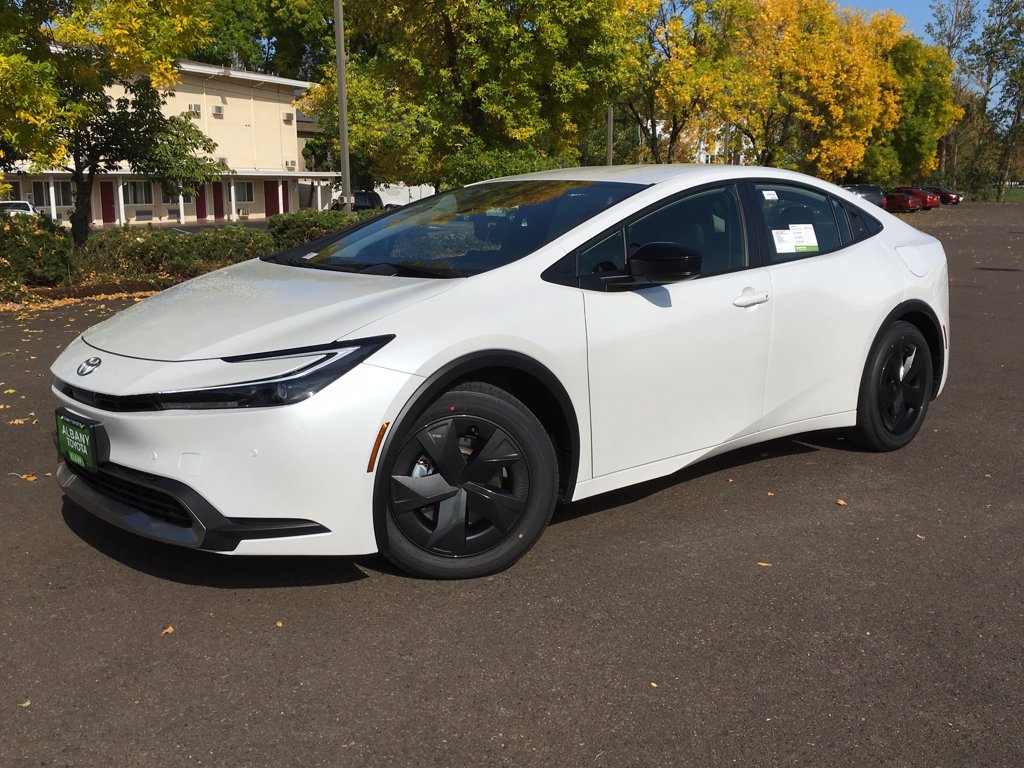 0089 2027 Toyota Prius Plug-In Hybrid Hatchback Front-Wheel Drive Continuously Variable Transmission