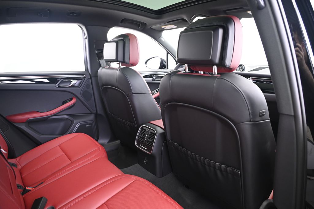 Thumbnail: 2025 Porsche Macan - 21
