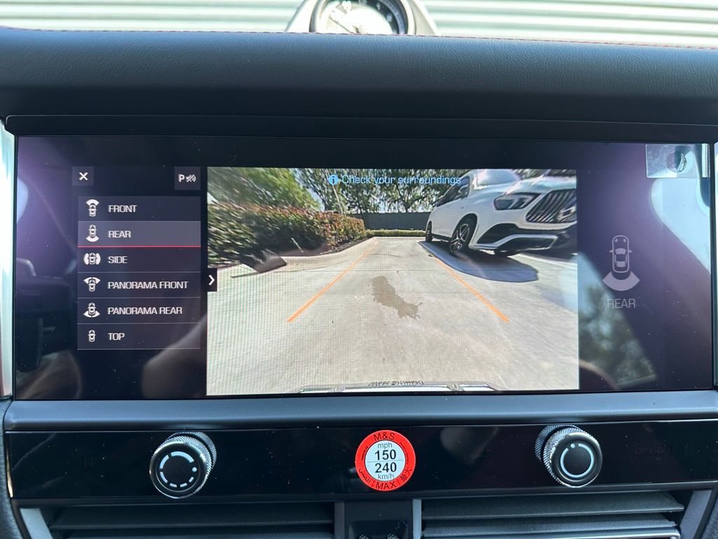 Thumbnail: 2026 Porsche Macan - 32