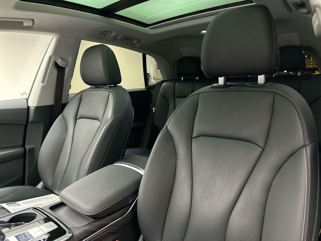 Thumbnail: 2022 Audi Q8 - 10