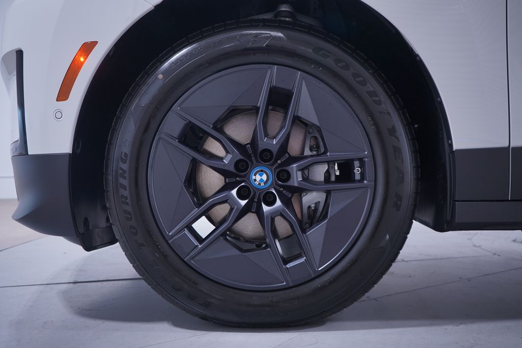 Thumbnail: 2025 BMW iX - 2