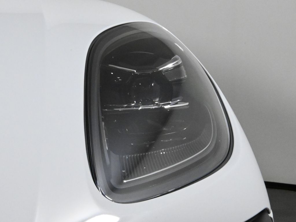 Thumbnail: 2026 Porsche Macan - 12