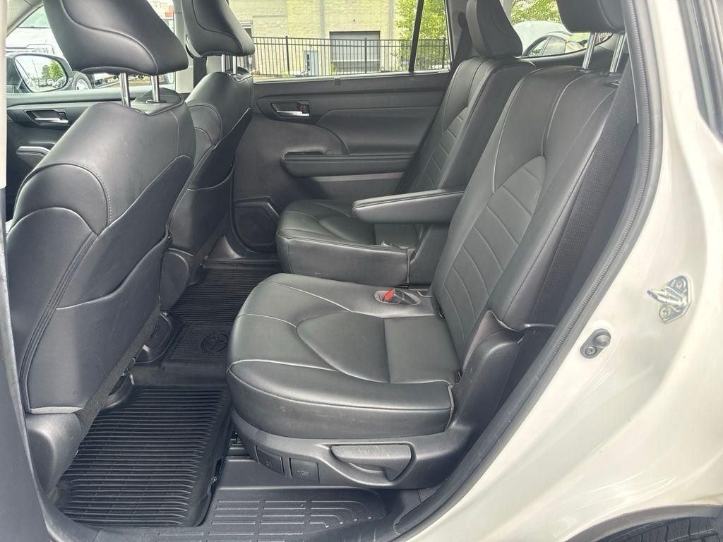 Used 2020 White Toyota XLE image 23