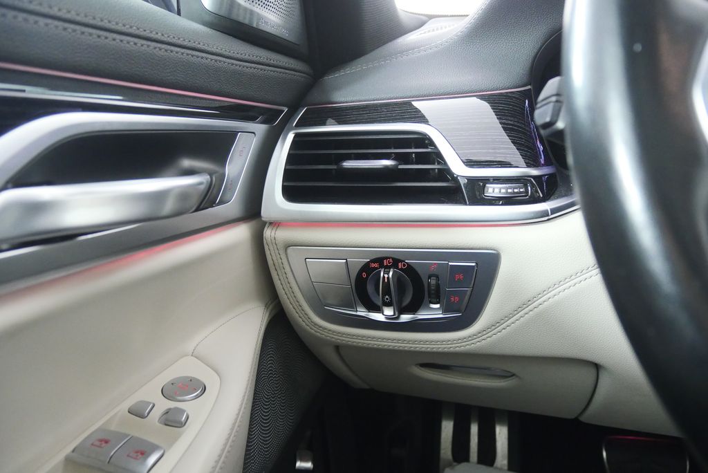 Thumbnail: 2022 BMW 7 Series - 19