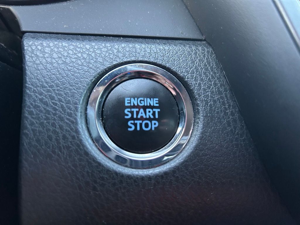 2022 Toyota Camry SE 28