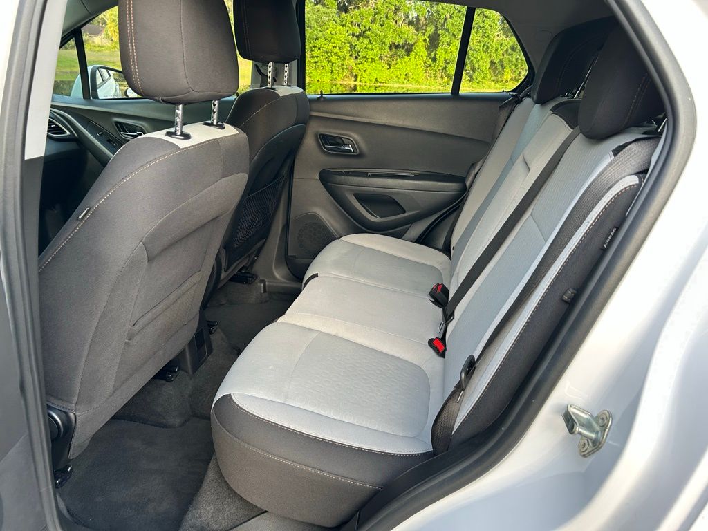 2020 Chevrolet Trax LS 13