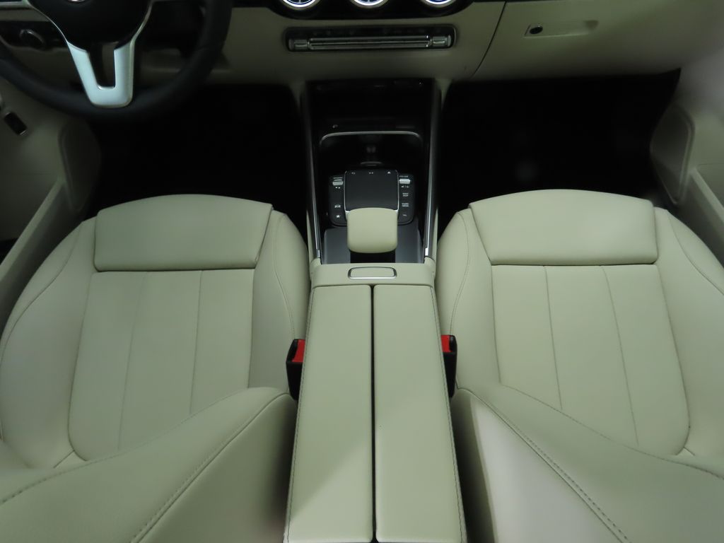 Thumbnail: 2021 Mercedes-Benz GLA - 16