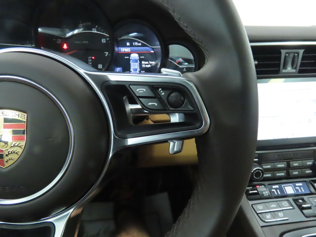 Thumbnail: 2019 Porsche 911 - 15