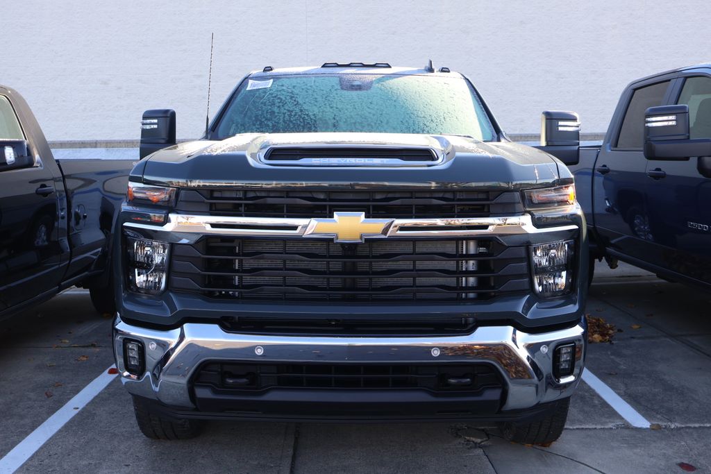 Thumbnail: 2026 Chevrolet Silverado 3500 - 2