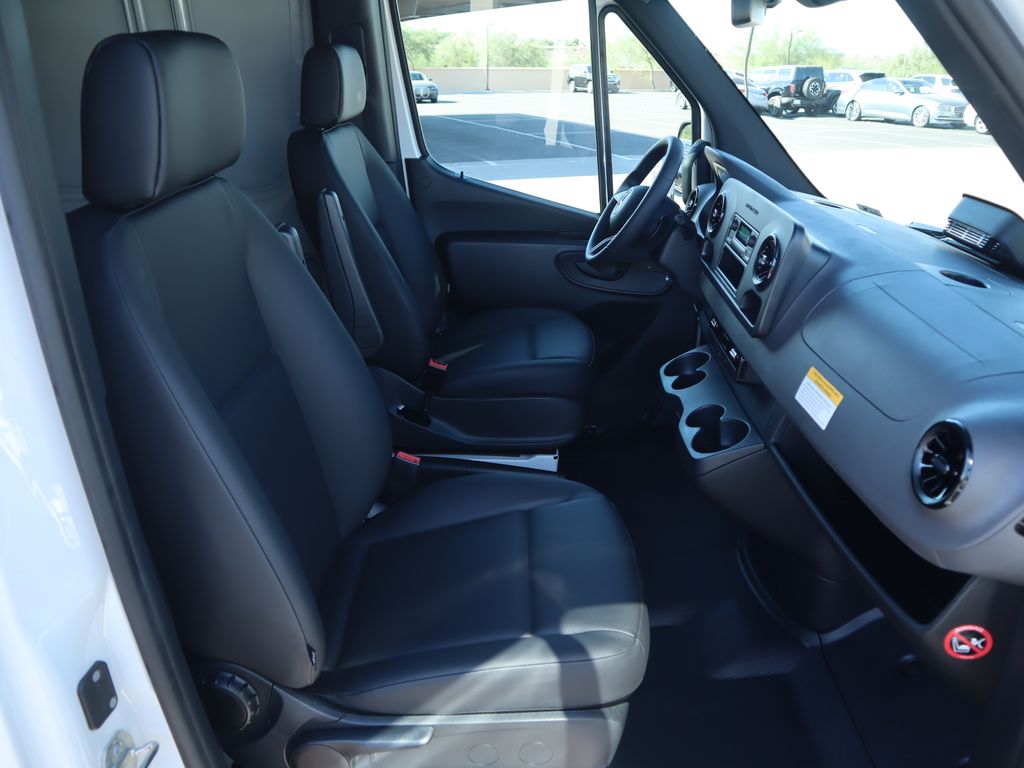 Thumbnail: 2025 Mercedes-Benz Sprinter - 19