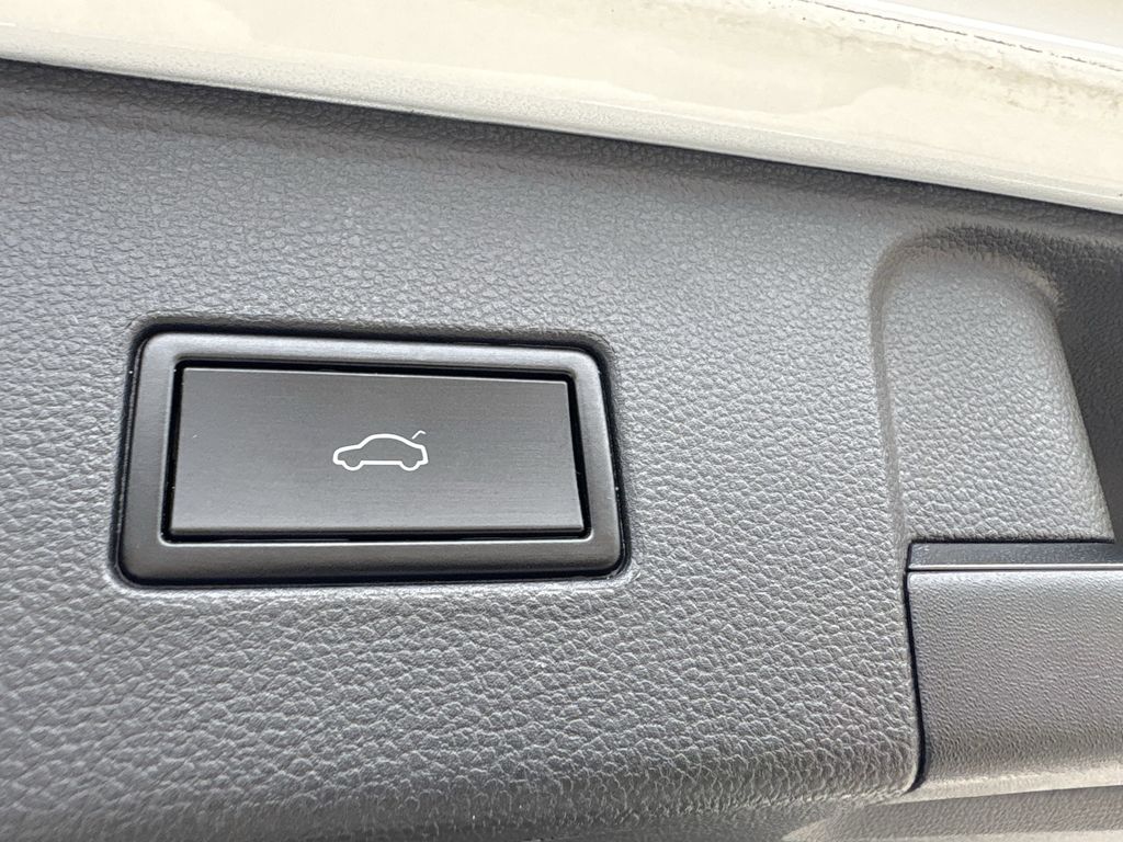 2019 Volkswagen Atlas SEL White at Durrett Motor Company