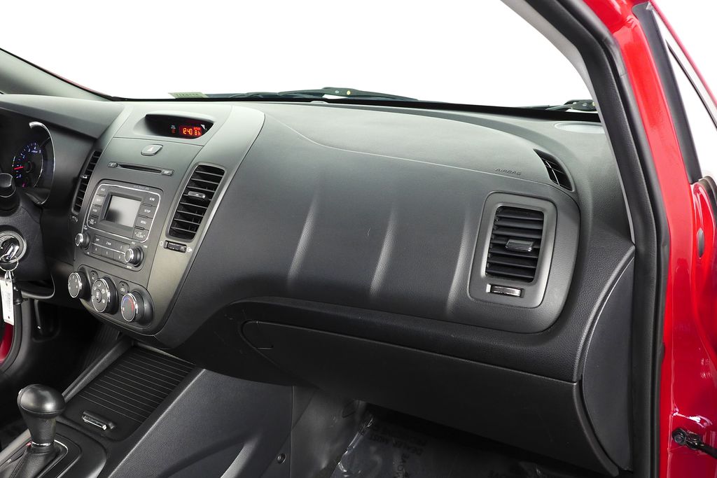 Thumbnail: 2016 Kia Forte - 14