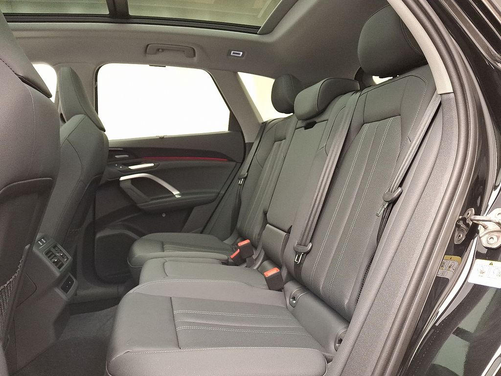 Thumbnail: 2025 Audi Q5 - 6