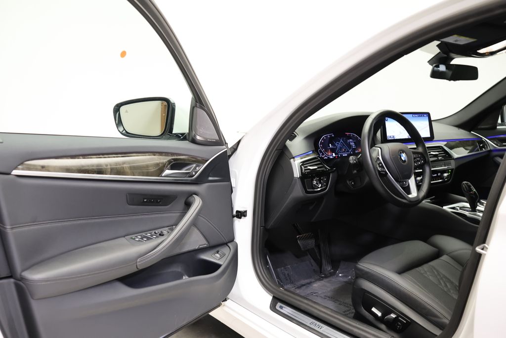 Thumbnail: 2023 BMW 5 Series - 28