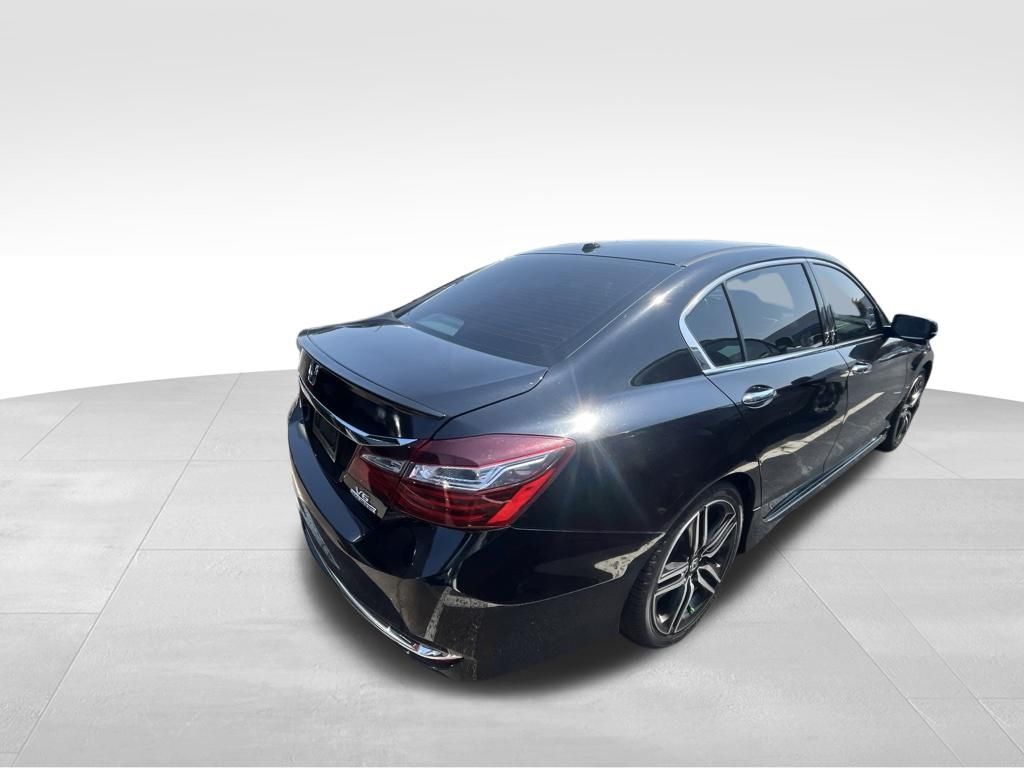 Used 2016 Black Honda Touring image 15