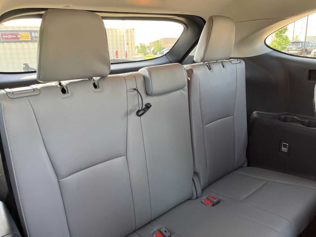 2023 Toyota Highlander Platinum 28