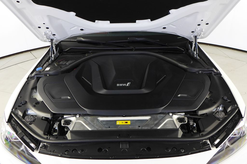 Thumbnail: 2023 BMW i4 - 6