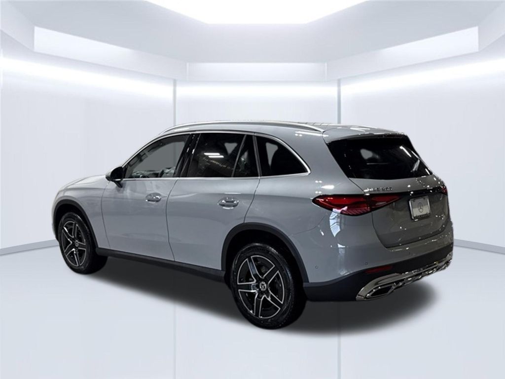 Thumbnail: 2027 Mercedes-Benz GLC - 3