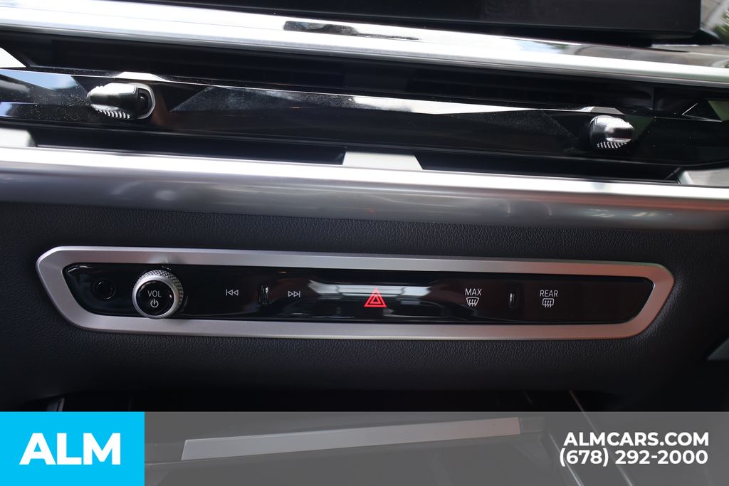 Used 2023 White BMW M60i image 38