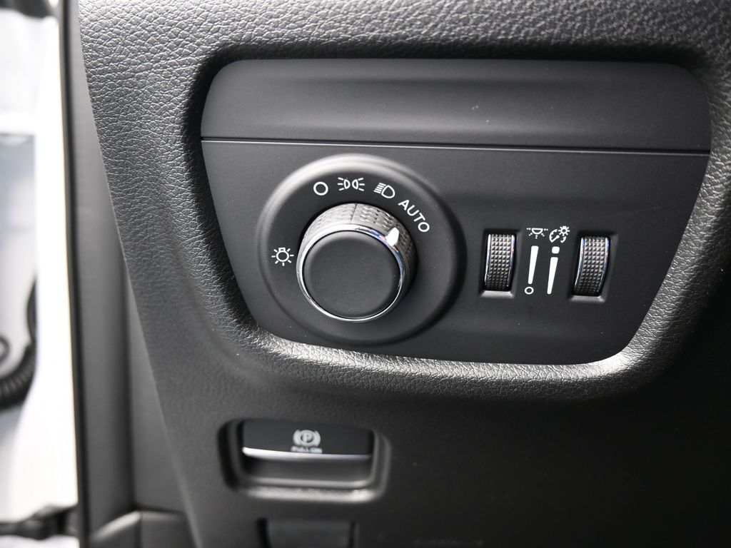 New 2026 Bright White Clearcoat Jeep Laredo image 27