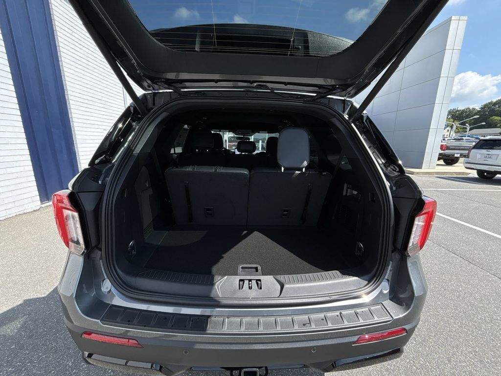 New 2026 Carbonized Gray Metallic Ford ST-Line image 21