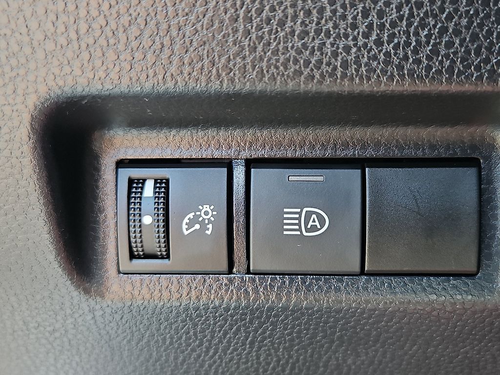 Thumbnail: 2020 Toyota RAV4 - 23