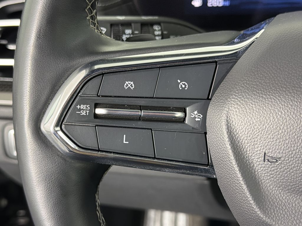 used 2024 Chevrolet Traverse car, priced at $31,900