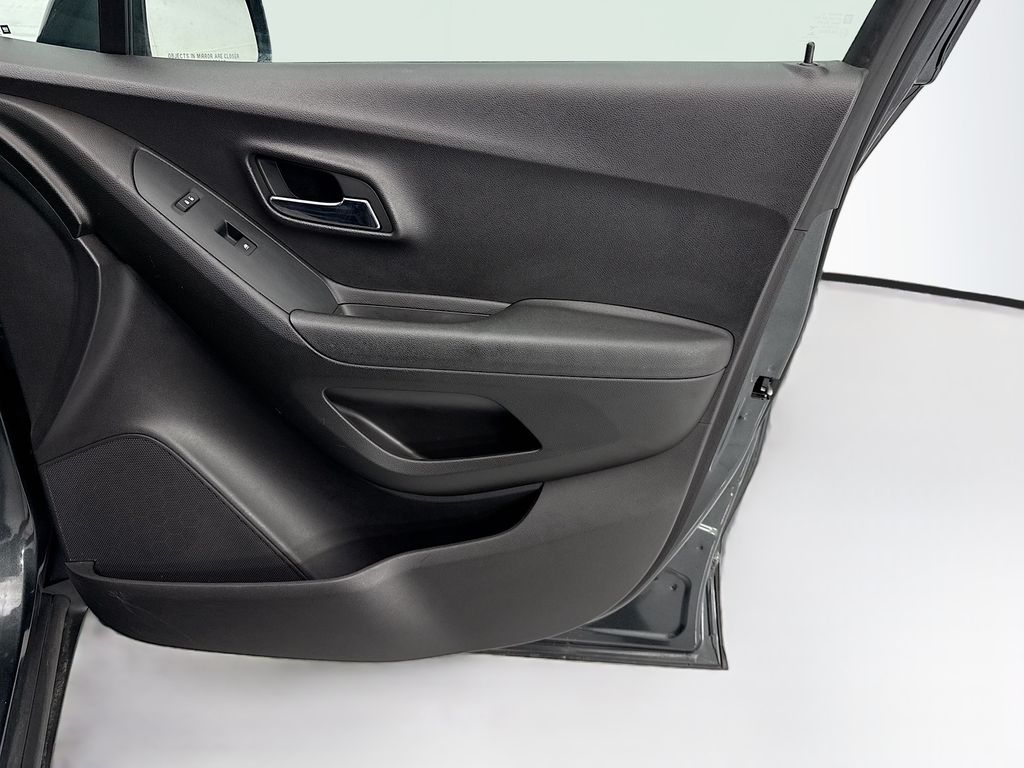 Thumbnail: 2019 Chevrolet Trax - 23