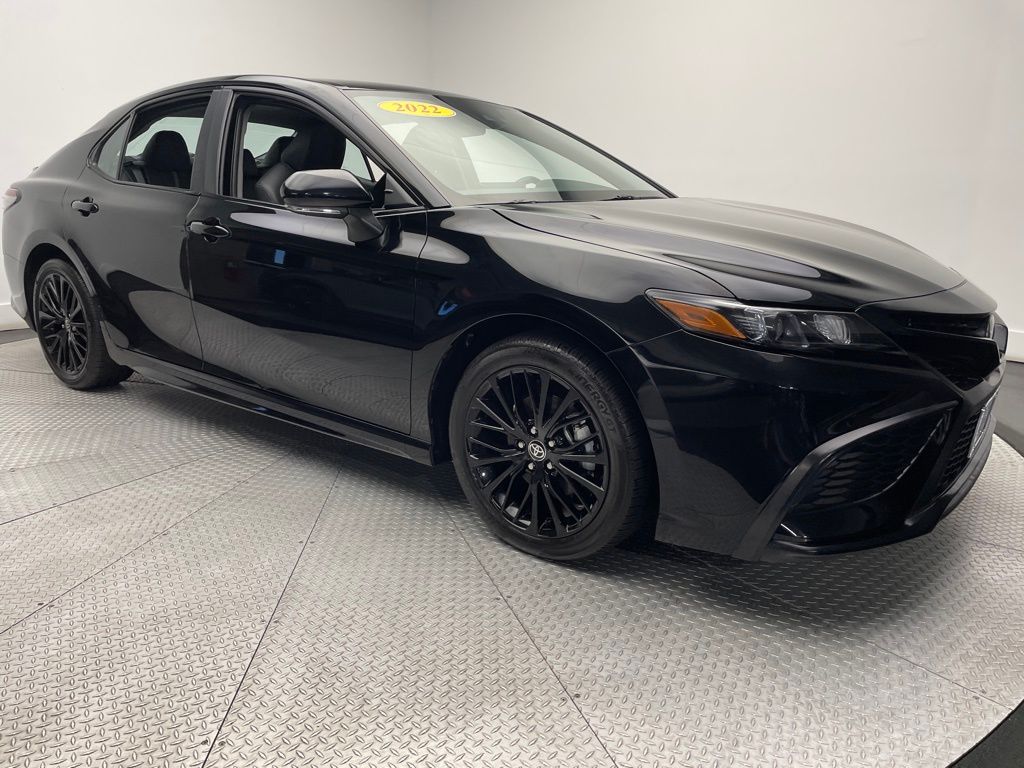 2022 Toyota Camry SE 3