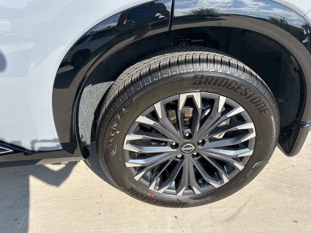 2025 Boulder Gray Pearl/Super Black Nissan Rogue Platinum FWD SUV