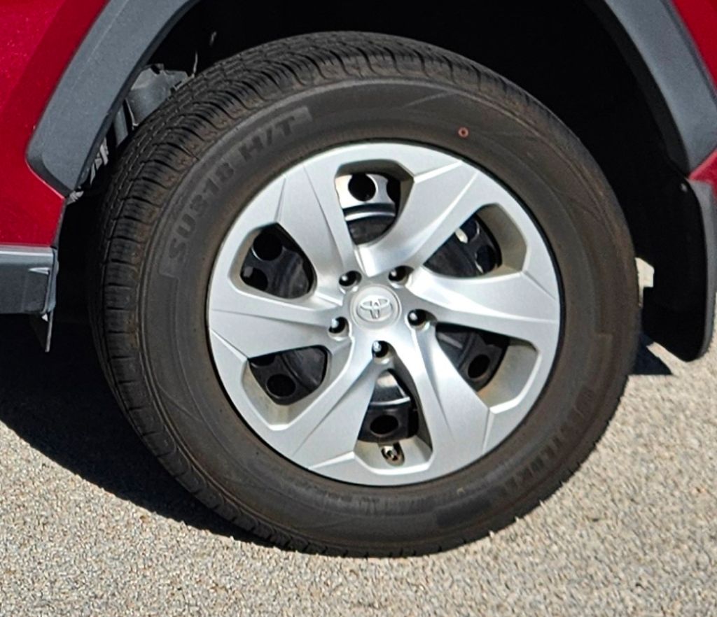 Thumbnail: 2020 Toyota RAV4 - 9