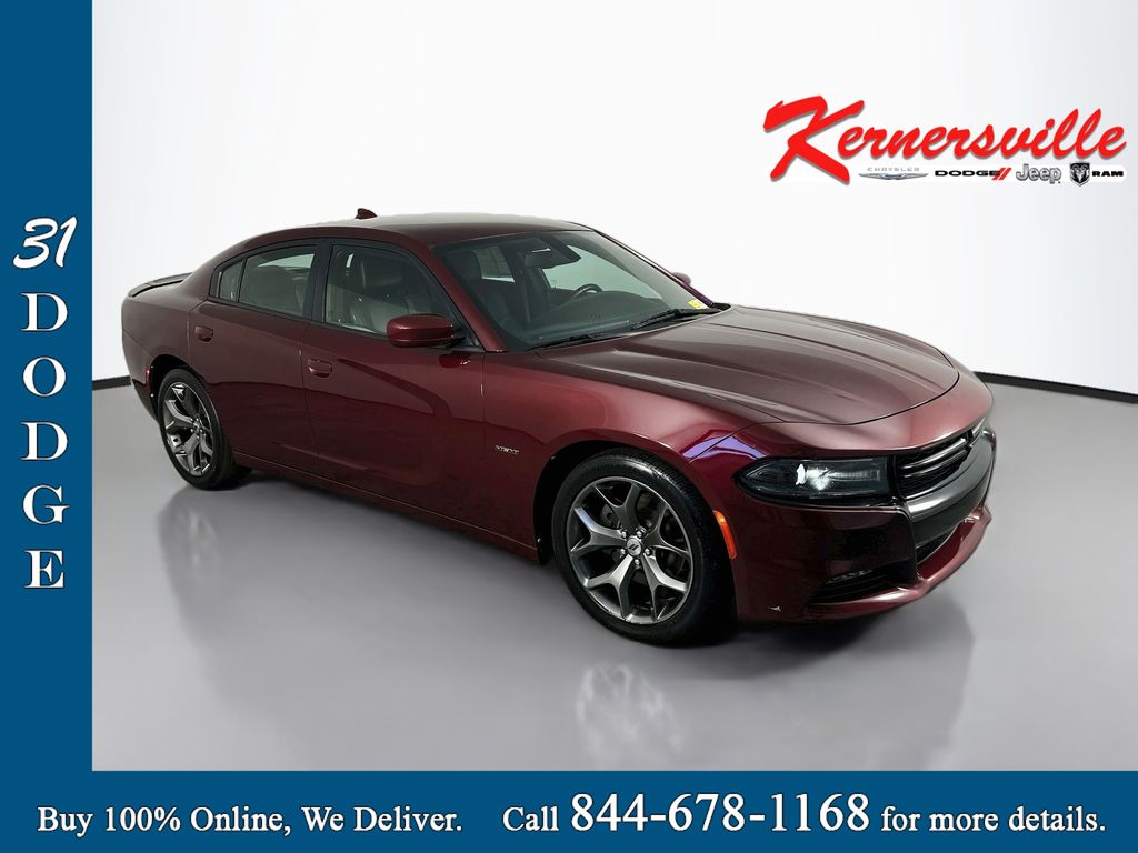 2017 Dodge Charger Rojo Sedán Tracción trasera 8 velocidades Automática