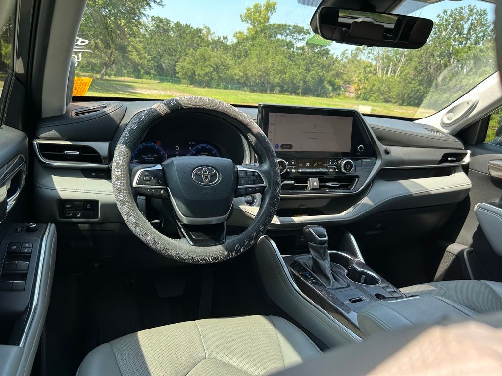 2023 Toyota Highlander L 12