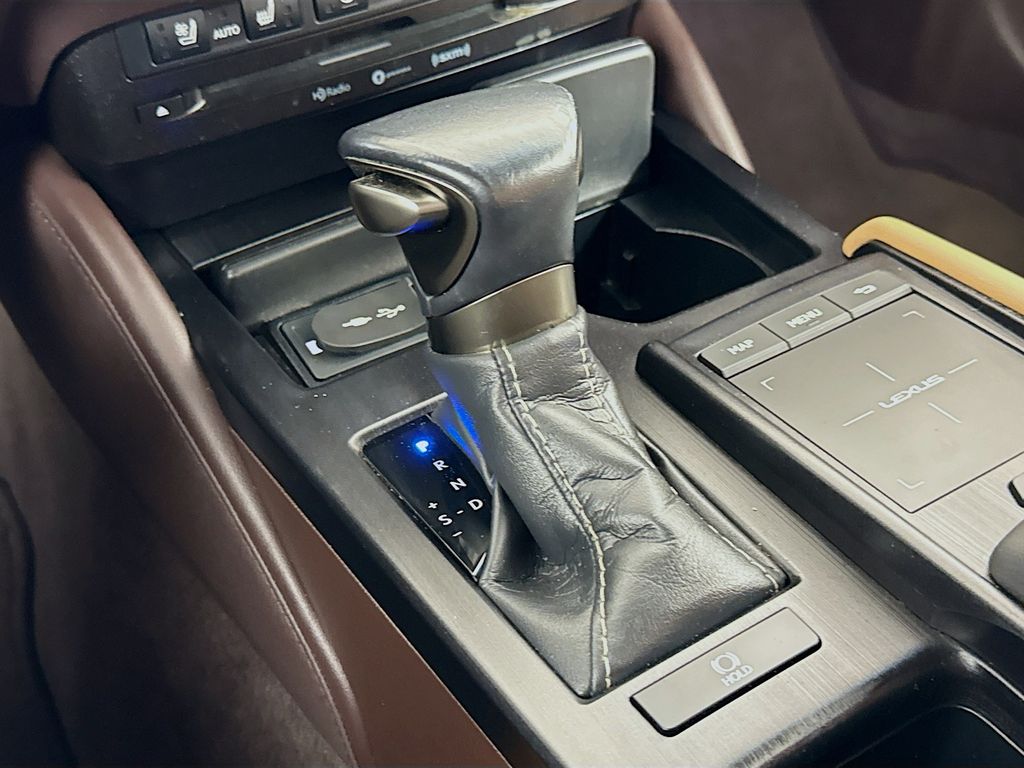 Thumbnail: 2020 Lexus ES - 17