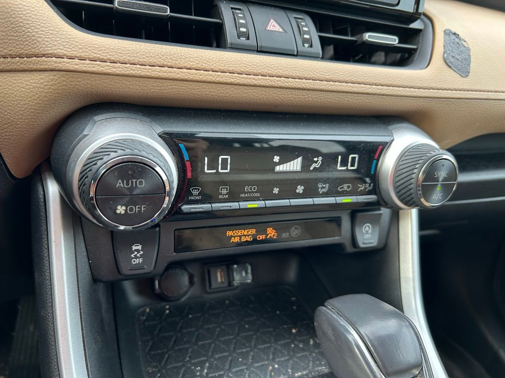 Thumbnail: 2021 Toyota RAV4 - 26